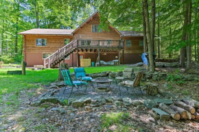 Spacious Cabin, 1 Block to Locust Lake Beach!